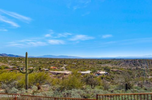 6822 Table Mtn Rd, Tucson AZ 85718-1328 exterior