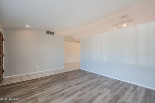 5875 Blucher Dr, Tucson AZ  85746-3305 exterior