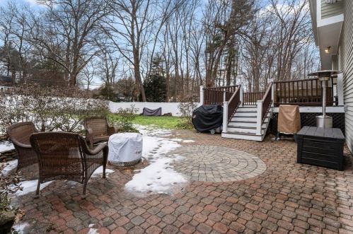 31 Candlestick Rd, North Andover MA 01845-3235 exterior