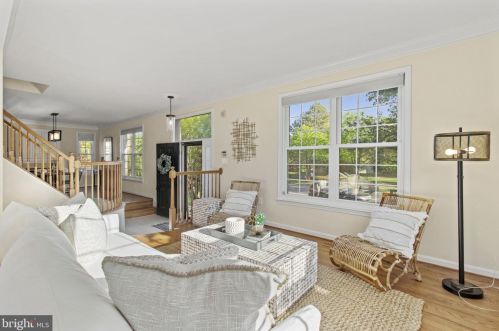 7433 Dunnington Pl, Alexandria VA  22315-5248 exterior