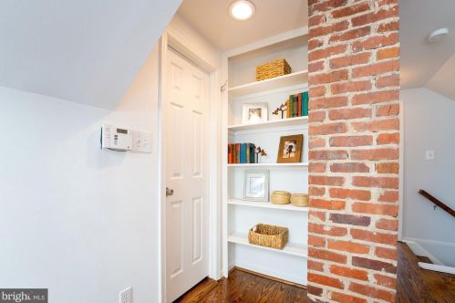 151 Moncure Dr, Alexandria VA 22314-4946 exterior