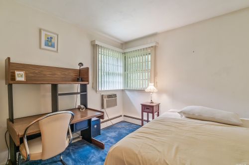 1160 Carlls Straight Path, Huntington Station NY 11746-8018 exterior