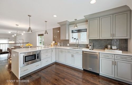 6912 Minnetonka Ave, Chicago IL 60646-1517 exterior