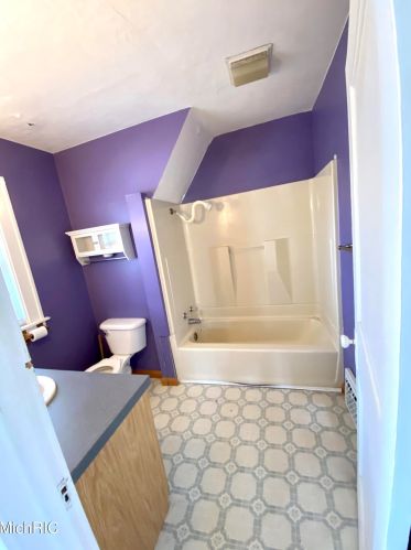 414 Graceland St, Grand Rapids MI 49505-4176 exterior