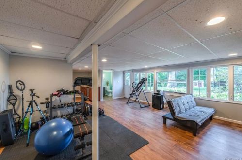 19 Mnr Dr, Poughkeepsie NY 12603-3712 exterior