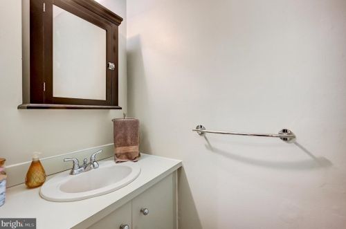 15 Pagoda Ct, Trenton NJ 08648-4830 exterior