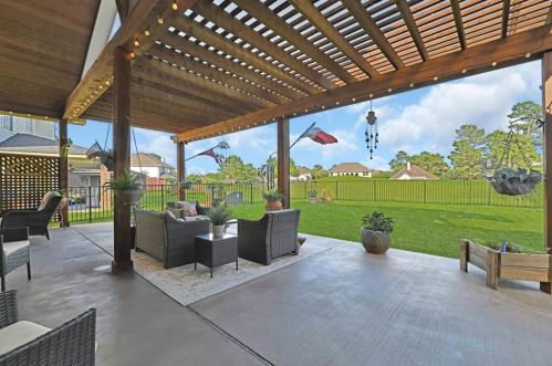 8702 Malardcrest Dr, Humble TX 77346-8106 exterior