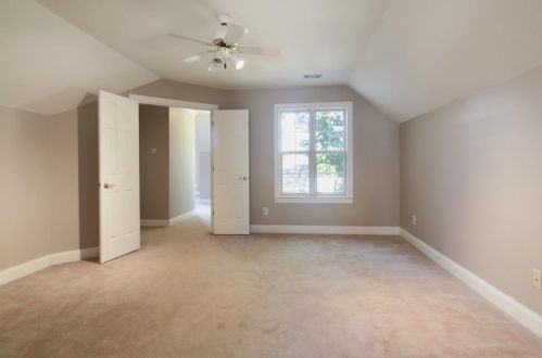 2725 Log Cabin Dr, Atlanta GA exterior