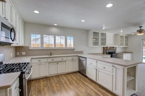 108 Perraud Dr, Folsom, CA 95630-2964