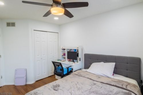 31 Prestwick Way, Edison NJ 08820-4689 exterior