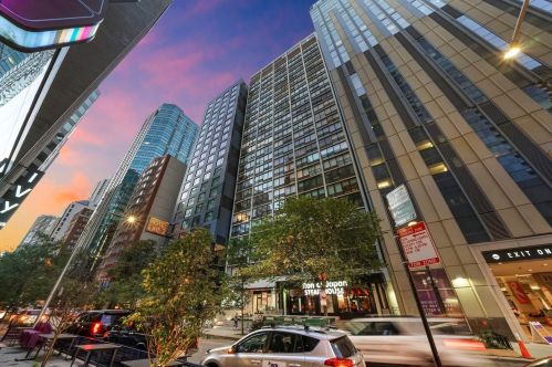 230 Ontario St, Chicago IL  60611-3605 exterior