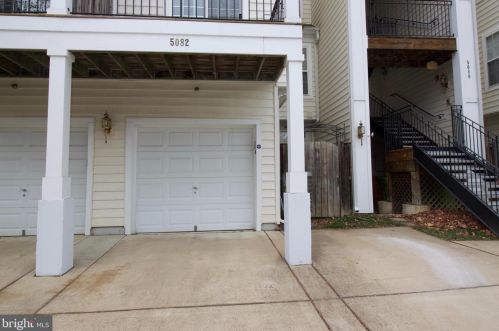 5082 Donovan Dr, Alexandria VA 22304-7755 exterior