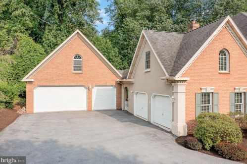 1118 Stoney Run Rd, Hummelstown, PA 17036-8536