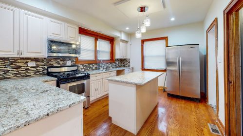 10643 Perry Ave, Chicago IL 60628-3428 exterior