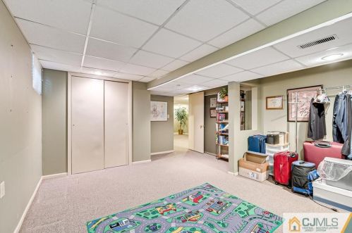 68 Monroe Ave, Edison NJ 08820-3724 exterior