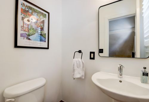 5525 Berkeley Blvd, Milwaukee WI 53217-5139 exterior