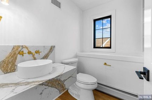 380 Lincoln Ave, Cliffside Park NJ 07010-1822 exterior