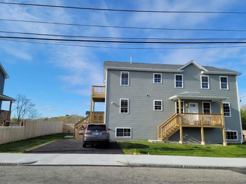 253 Olo St, Woonsocket, RI 02895-5122