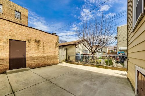 3256 Wilson Ave, Chicago IL 60640-5211 exterior