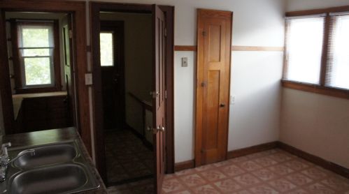 3120 41st St, Milwaukee, WI 53215-4027