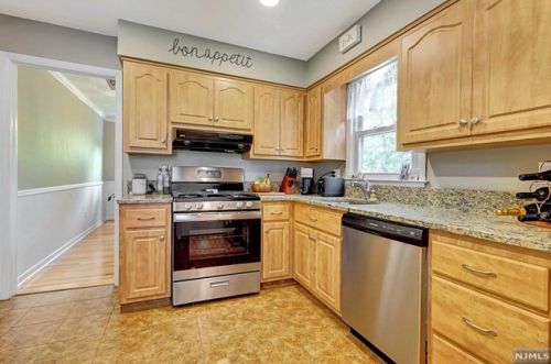 46 Delaware Ave, Dumont NJ  07628-2408 exterior