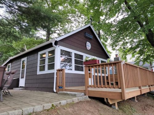 8 Arnold Ln, Killingly CT 06241-1515 exterior