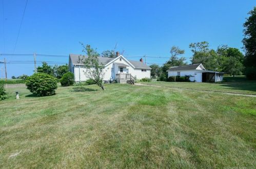 1064 Farms Rd, Wallingford, CT 06492-1810