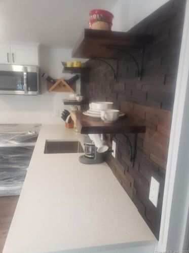 206 Maple Ave, Uncasville CT 06382-2109 exterior