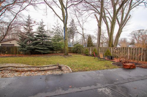 734 Ruddiman Dr, Meskegon MI  49445-2867 exterior