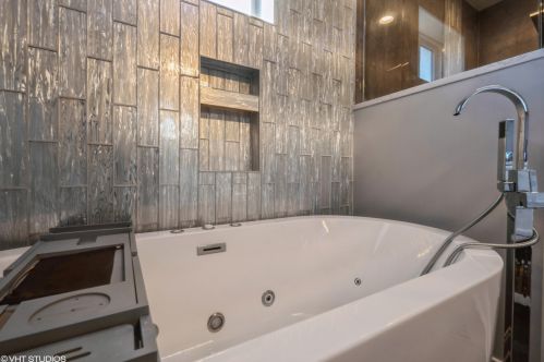 9438 Prairie Ave, Chicago IL  60619-7220 exterior