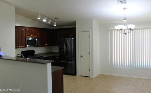 7111 Providence Dr, Tucson AZ  85757-6946 exterior