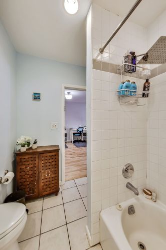 3823 Ravenswood Ave, Chicago IL 60660-2320 exterior