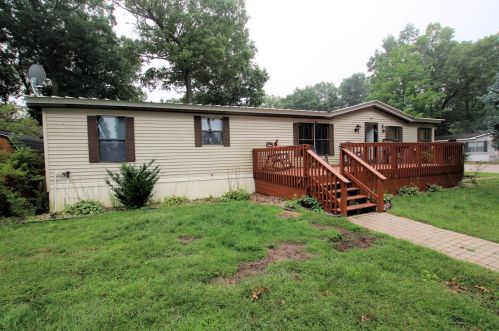 446 Courtland Ln, Meskegon, MI 49442-2917