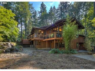 10080 Shady Ln, Happy Valley, OR 97089-6304