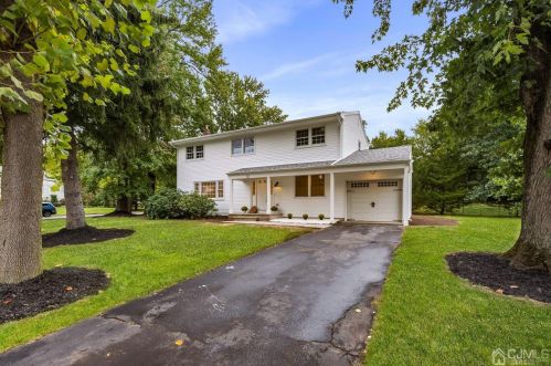 12 Annette Dr, Edison, NJ 08820-1033