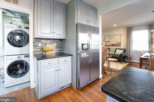 151 Moncure Dr, Alexandria VA 22314-4946 exterior