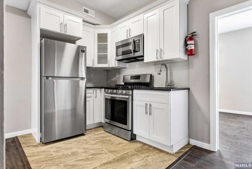 161 St, Union City NJ 07087-5439 exterior