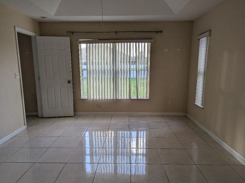 2086 Pruitt St, Fort Pierce FL  34953-7434 exterior