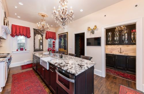 2597 Maryland Ave, Milwaukee WI 53211-3735 exterior