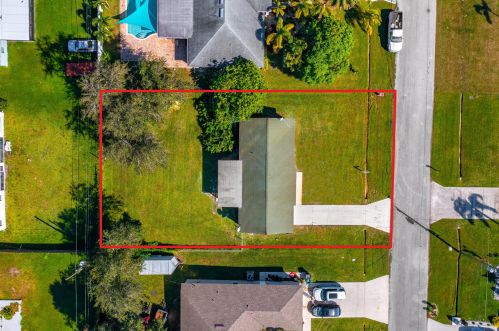 1133 Sudder Ave, Fort Pierce FL  34953-1420 exterior