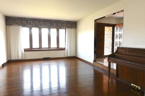 6800 Minnetonka Ave, Chicago IL 60646-1518 exterior