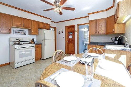 50 Beverly St, Chicopee MA 01013-1126 exterior