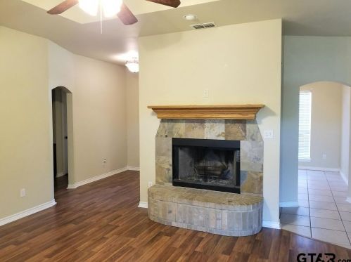 704 Cheryl St, Longview TX 75604-1044 exterior