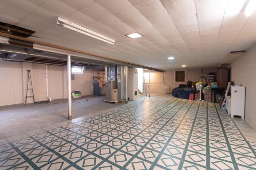 8733 Spruce Rd, Milwaukee WI 53217-1520 exterior