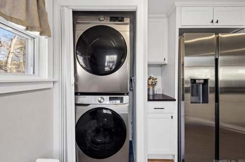 304 Autumn St, Manchester CT  06040-5556 exterior