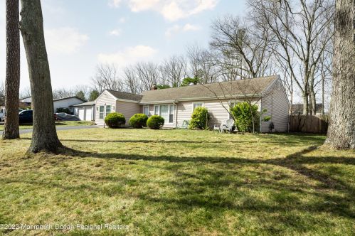 98 Buckingham Dr, Jackson Twp, NJ 08527-2640