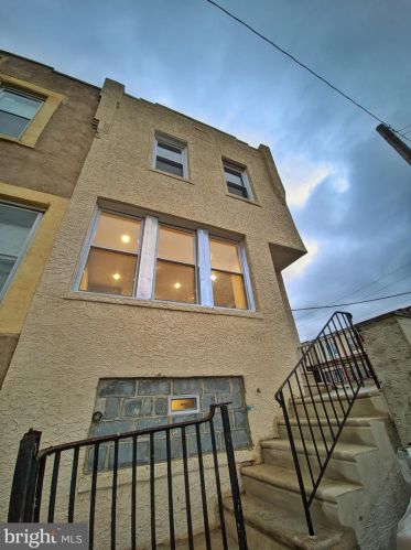 5960 Leithgow St, Philadelphia, PA 19120-1831