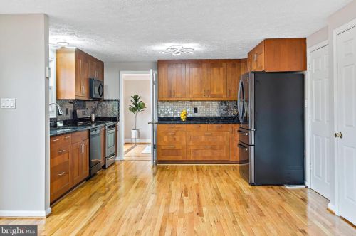 7725 Epsilon Dr, Rockville MD 20855-2546 exterior