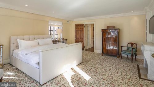 2446 Kalorama Rd, Washington DC 20008-1625 exterior