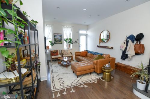 2203 Cumberland St, Philadelphia PA 19125-1732 exterior